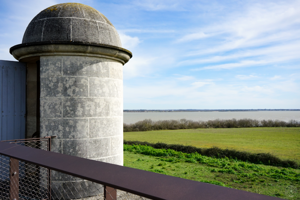 Vue sur l'estuaire de la Charente depuis le toit-terrasse du fort Madame