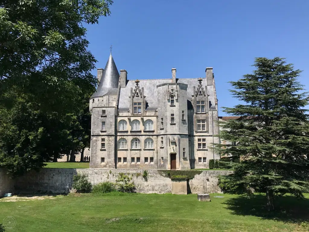 château de Crazannes, qui a inspiré le château du Chat Botté