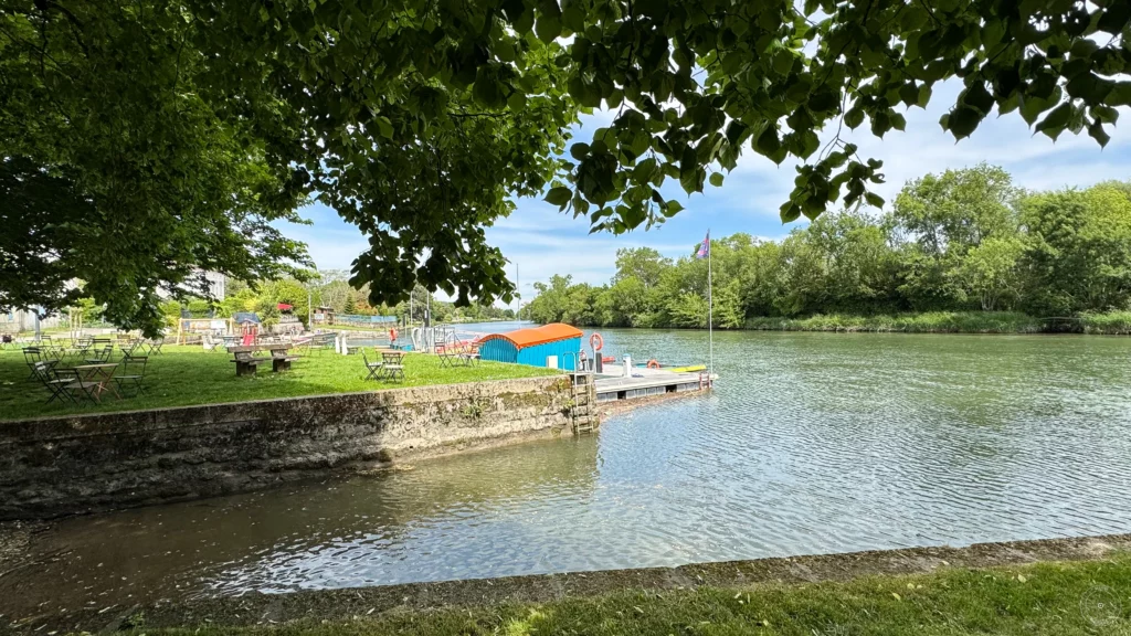 base nautique de Port-d'Envaux au bord de la Charente
